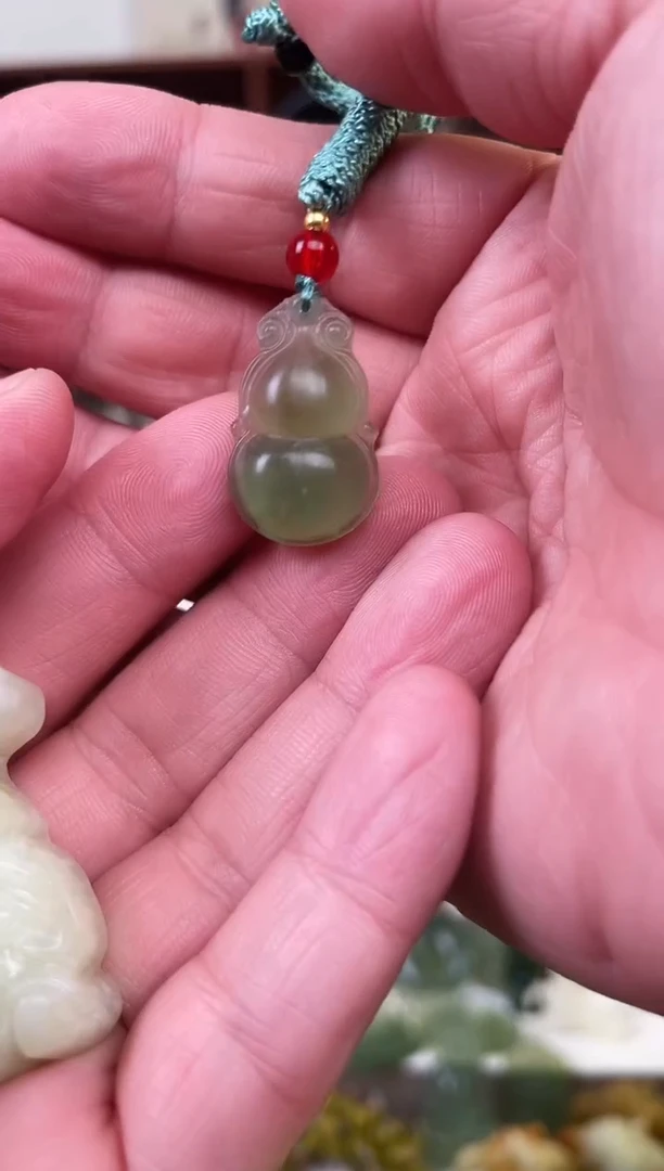 未镶嵌蛇纹石玉颈饰·