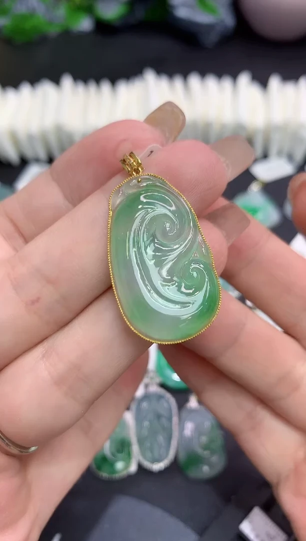 吊坠(不含链)18K金镶嵌翡翠111
