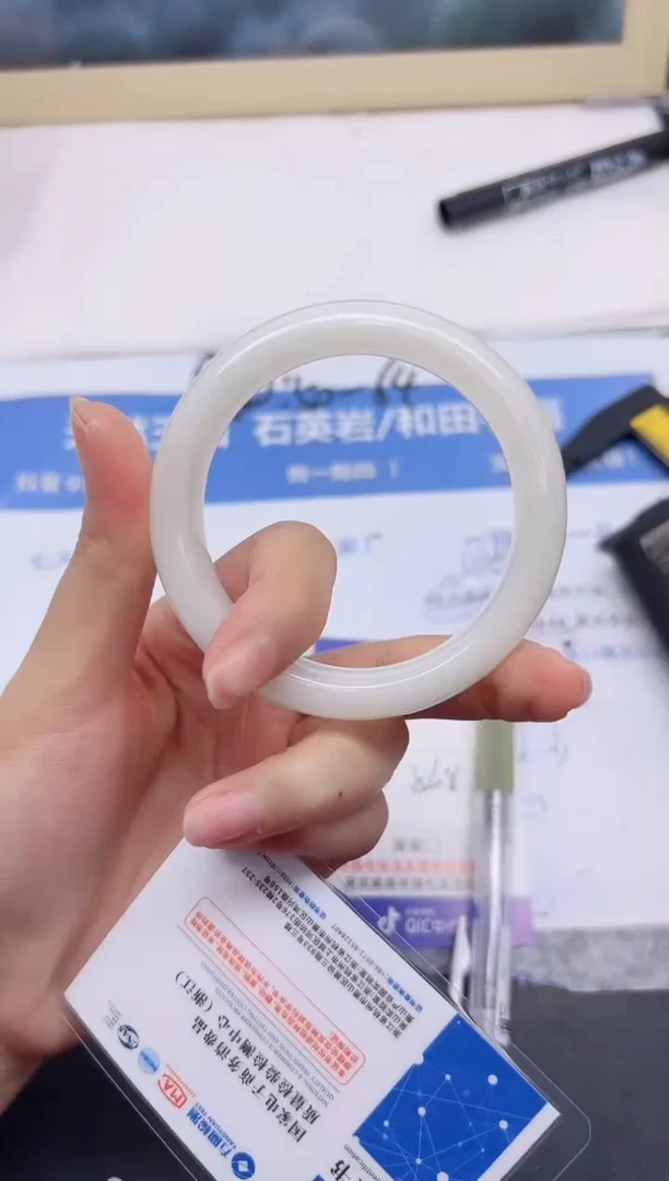 和田玉手镯未镶嵌242-56.8