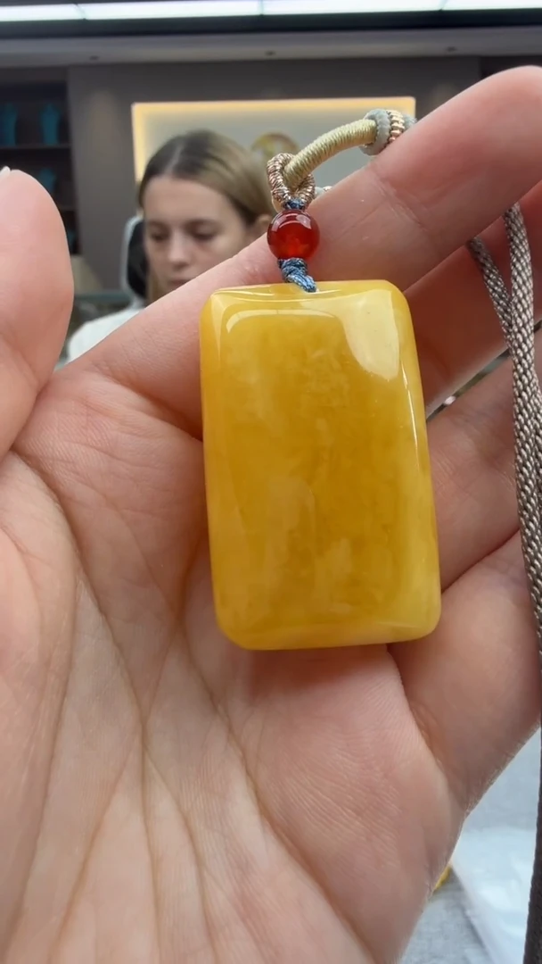 琥珀颈饰未镶嵌135秒拍号 假一罚三