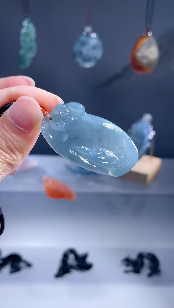 翡翠未镶嵌颈饰悟道