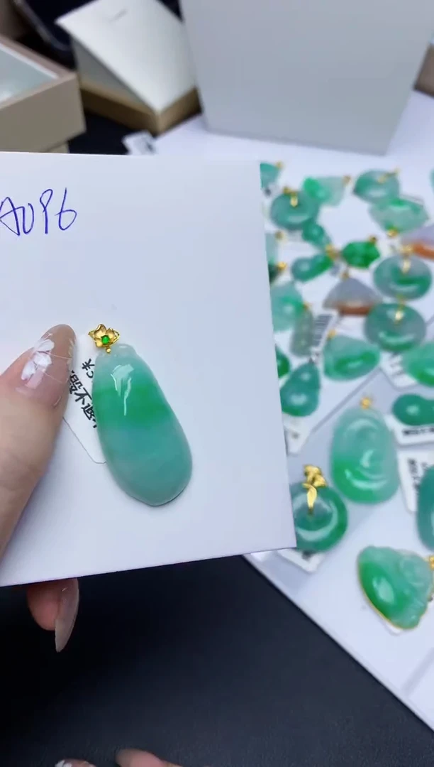 翡翠18K金镶嵌颈饰天然缅甸翡翠A货