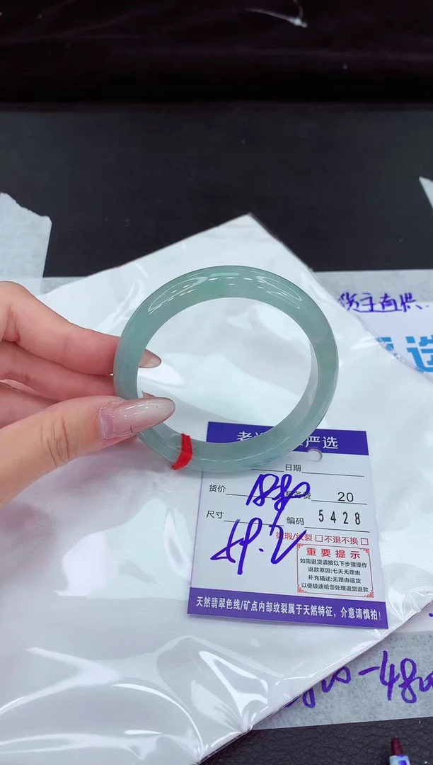 翡翠手镯未镶嵌1111111111111111