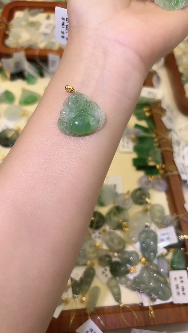 颈饰18K金镶嵌翡翠I*n佛公