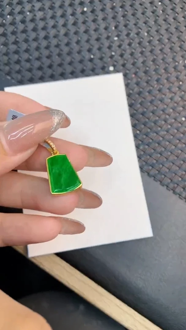 颈饰未镶嵌翡翠1