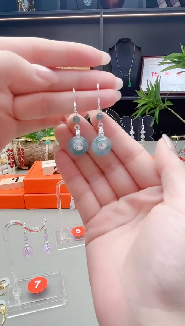 未镶嵌石英质玉（天山翠）耳钉721