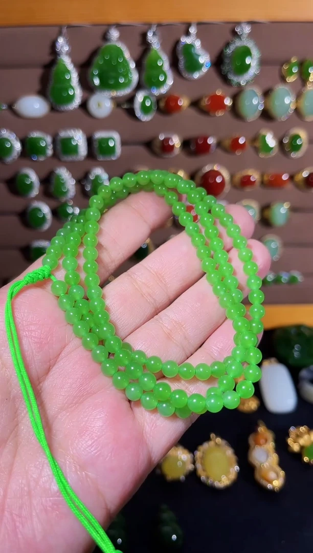 和田玉未镶嵌颈饰❣***6苹果绿卡5项链