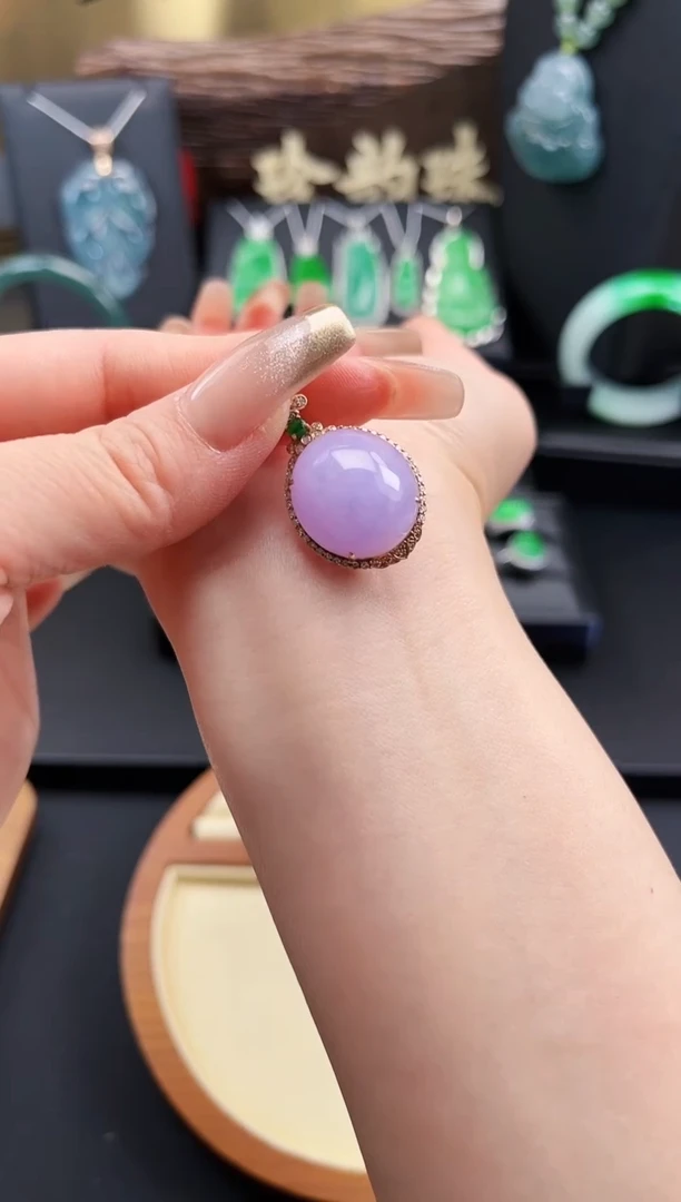 【闪购商品】翡翠颈饰18K金镶嵌翡翠吊坠