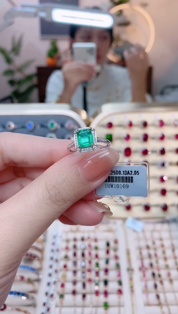 【闪购商品】祖母绿18K金戒指18K金镶嵌1