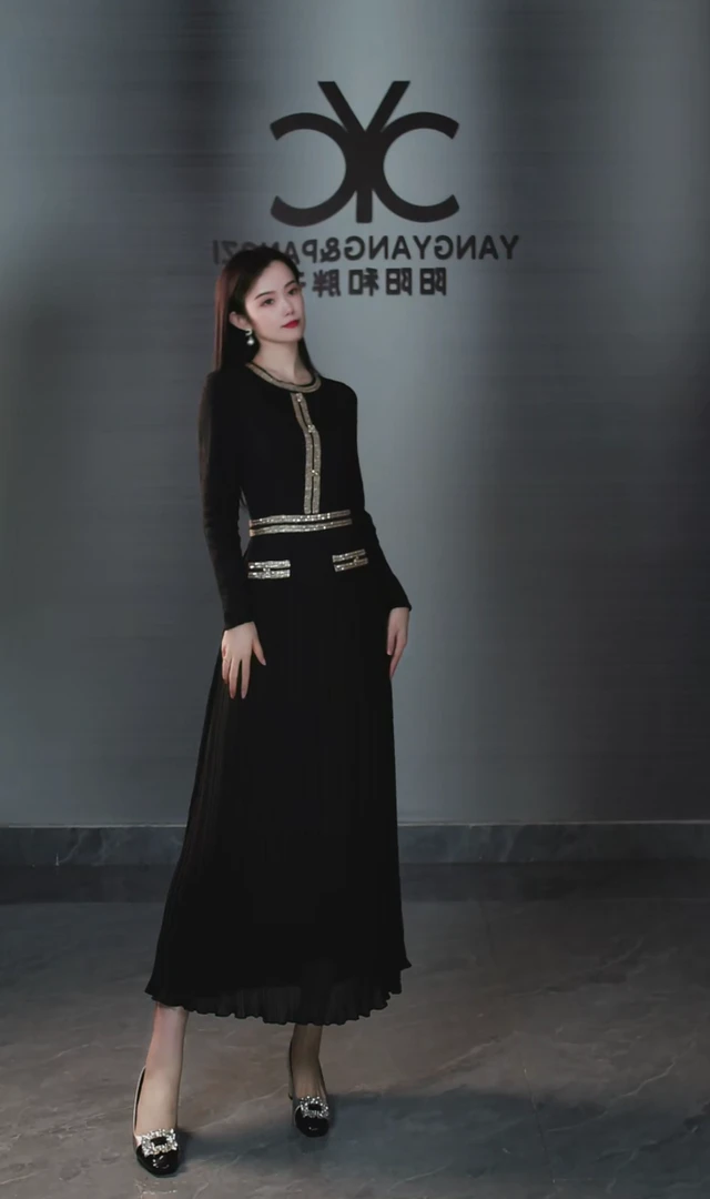 黑韵珠玑105466小众设计师品牌黑蓝两色蕾丝拼接长袖连衣裙秋冬新