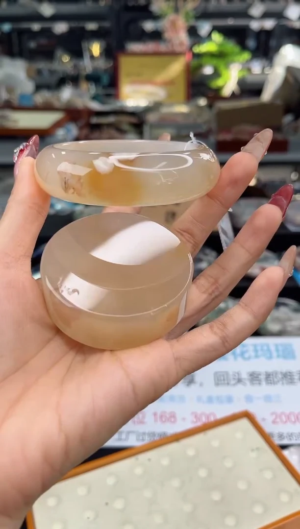 【闪购商品】石英质玉手镯未镶嵌59圈口（赠品镯心）1600163