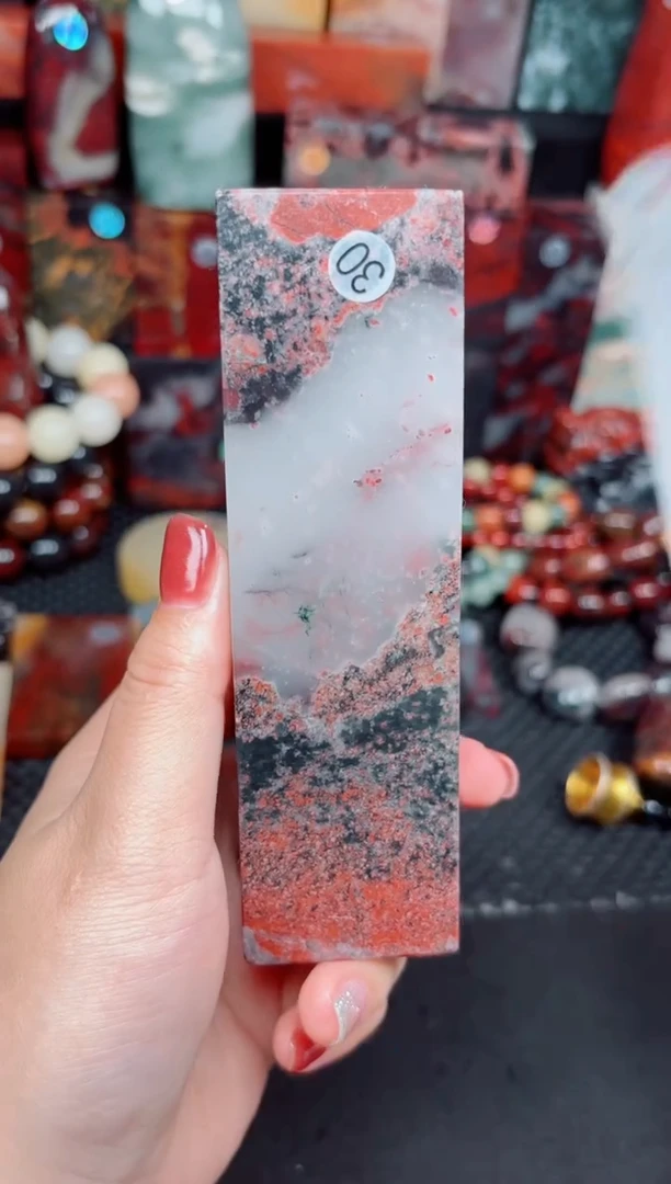 玉桂林鸡血玉印章摆件30