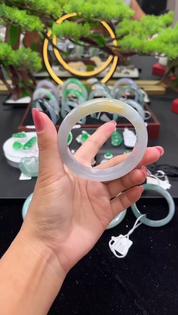 未镶嵌手镯翡翠手镯