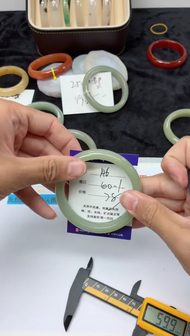 未镶嵌手镯石英质玉146