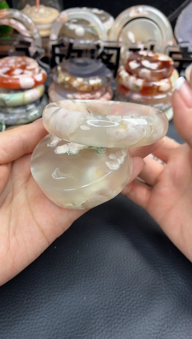 未镶嵌手镯（圆镯）石英质玉58