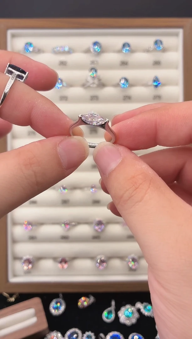 银S925镶嵌戒指绿柱石（摩根石）1111111111