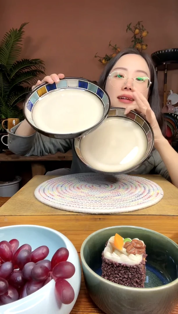 陶瓷8英寸手绘格子深盘 2件 微瑕疵