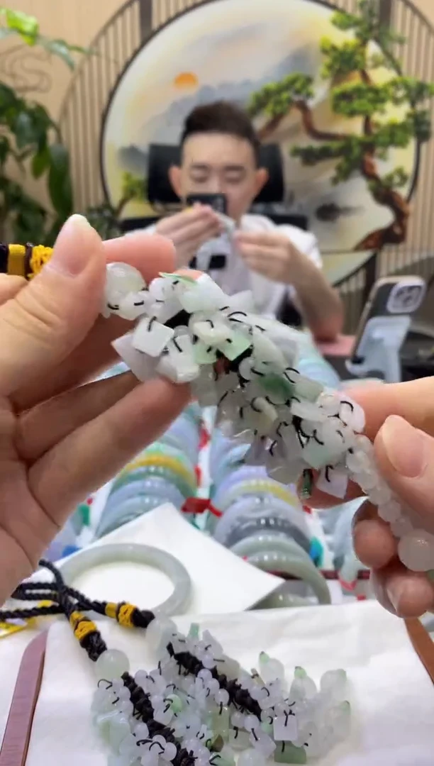 翡翠未镶嵌颈饰8148/多样性发货仅发其一