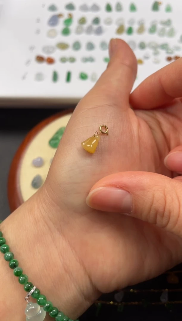 吊坠(不含链)18K金镶嵌翡翠一个JK417