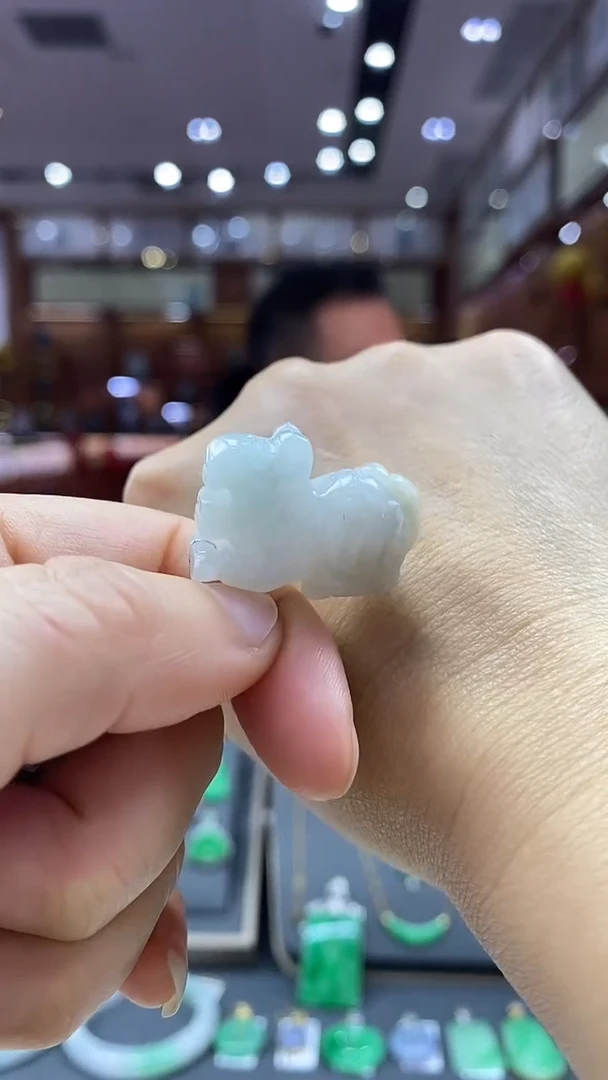 颈饰未镶嵌翡翠虎子  4号