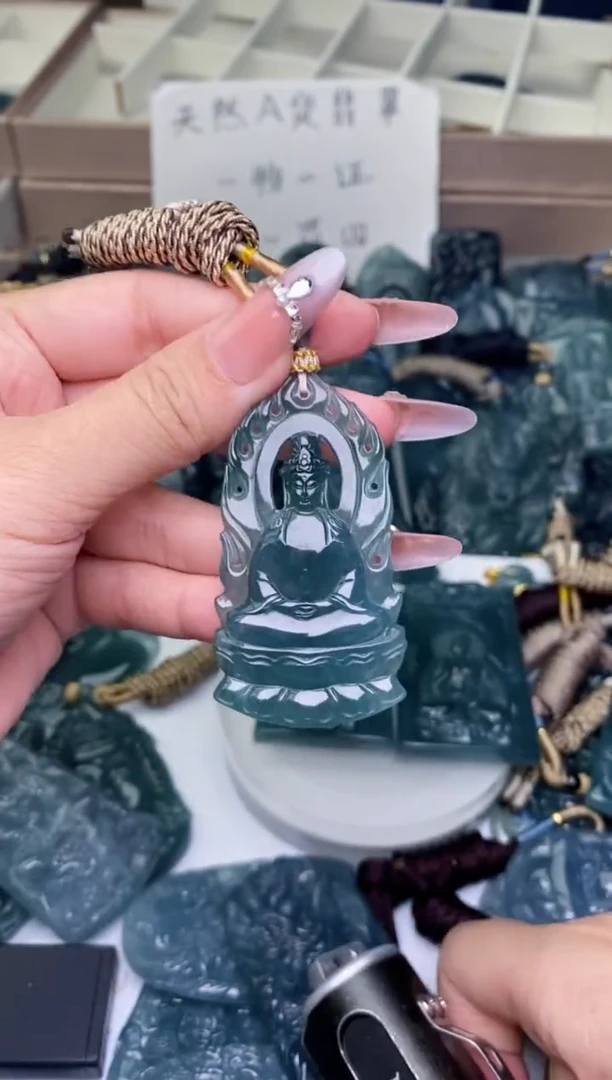 颈饰未镶嵌翡翠
