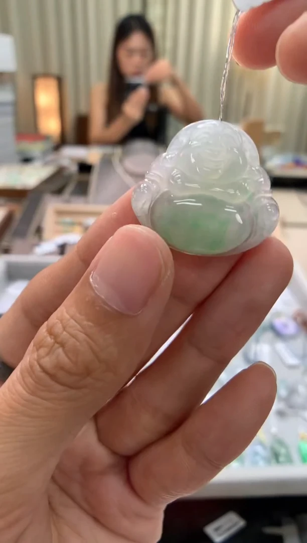 翡翠未镶嵌颈饰佛公