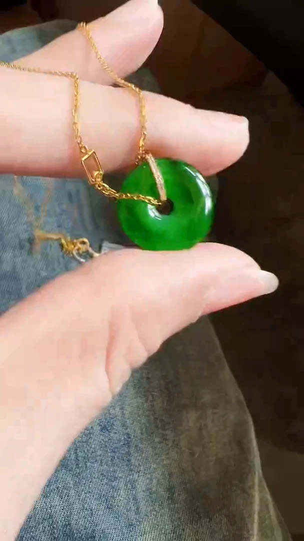 颈饰18K金镶嵌翡翠吊坠