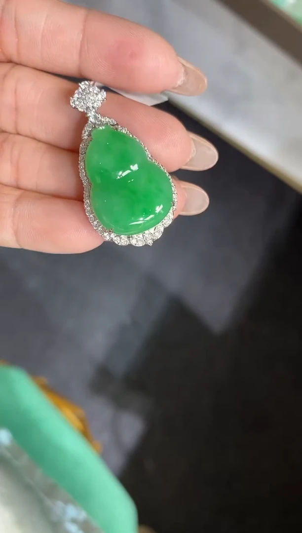 吊坠(不含链)18K金镶嵌翡翠葫芦