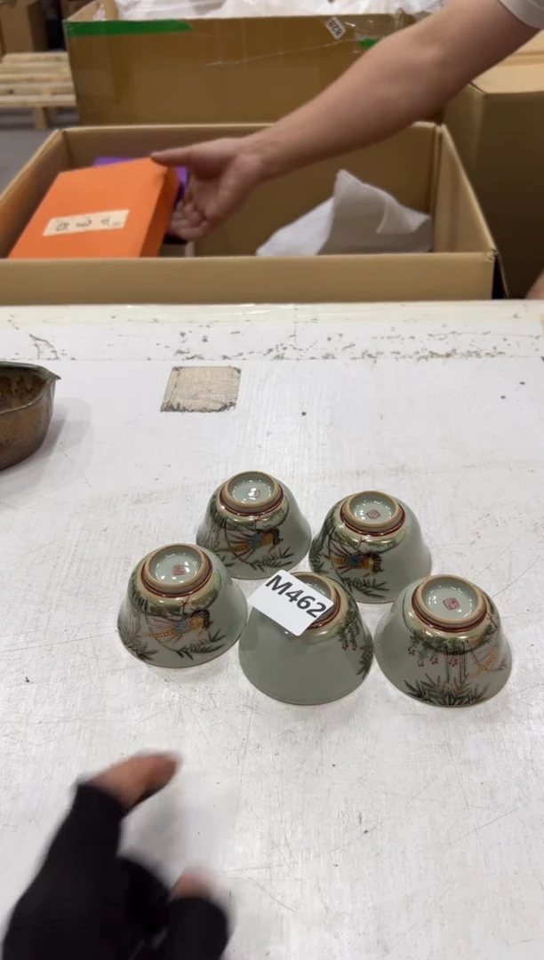 瓷片山**家462快递箱子和单子还在吗