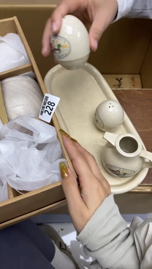 瓷片飘**蝎隆莲瓷器欢迎大家