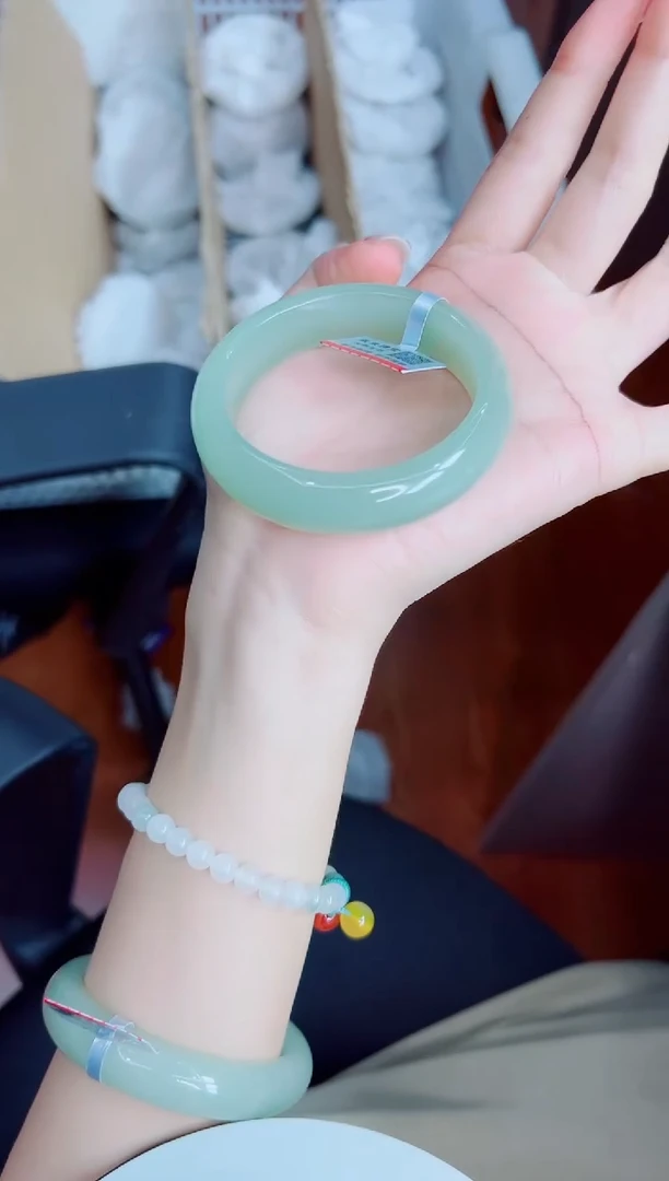 石英质玉手镯未镶嵌283/54