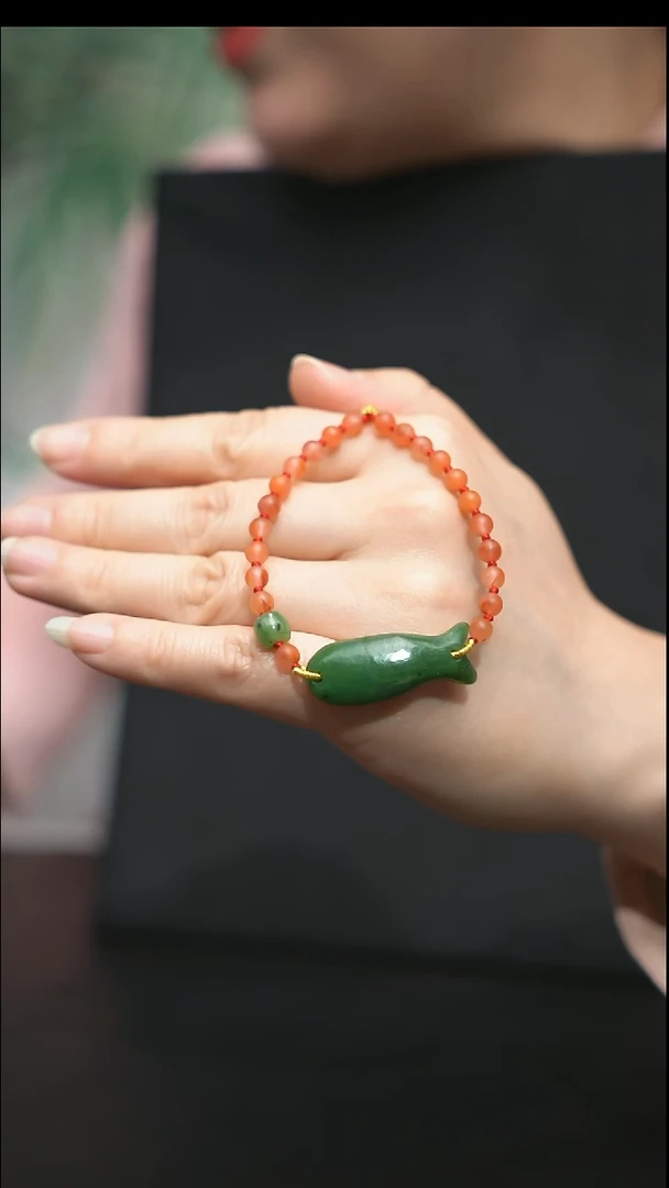 颈饰未镶嵌和田玉鱼