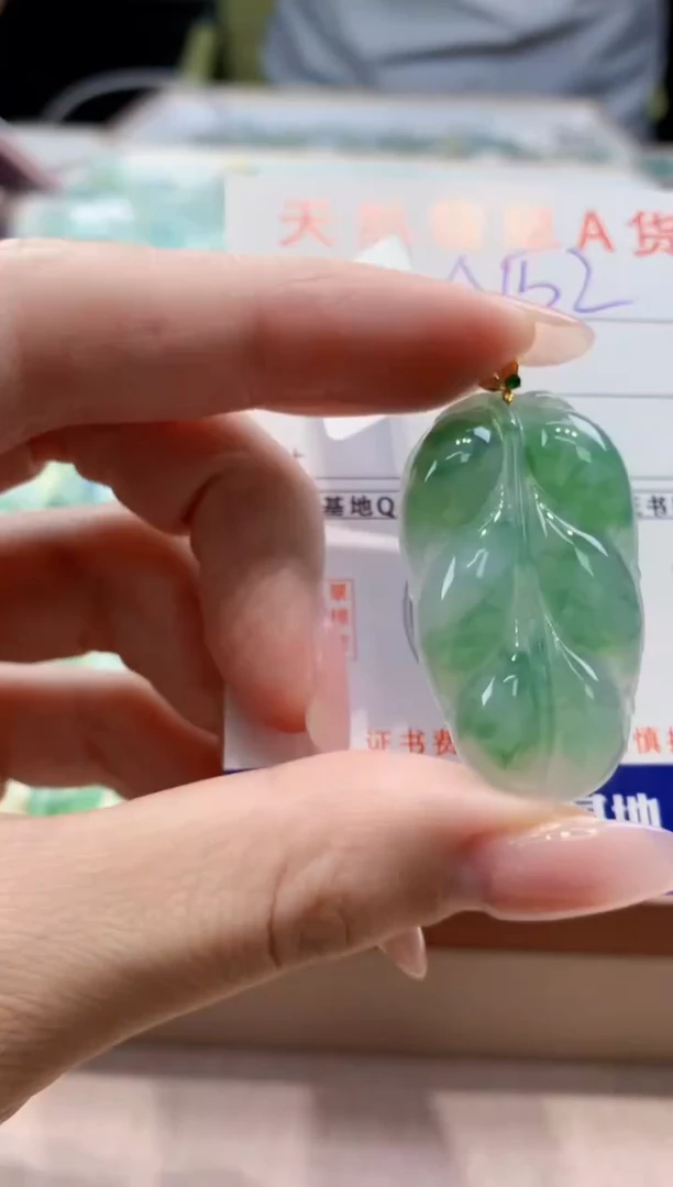 颈饰18K金镶嵌翡翠天然缅甸a货翡翠