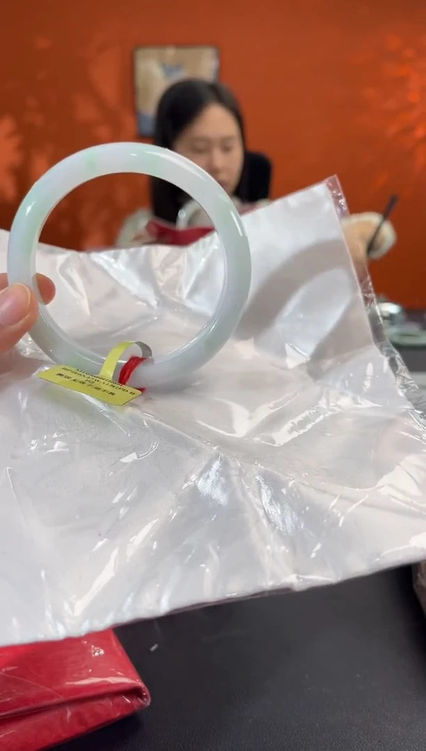 未镶嵌手镯翡翠嘟**儿        圈口64-