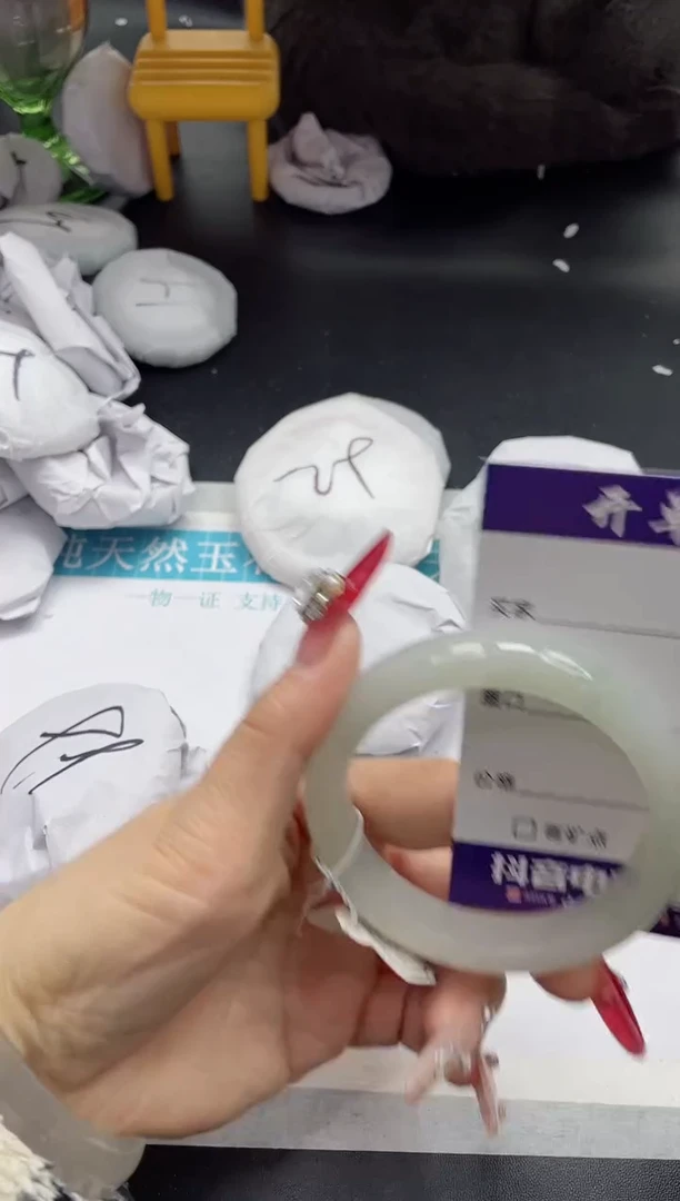 【闪购商品】石英质玉手镯未镶嵌193