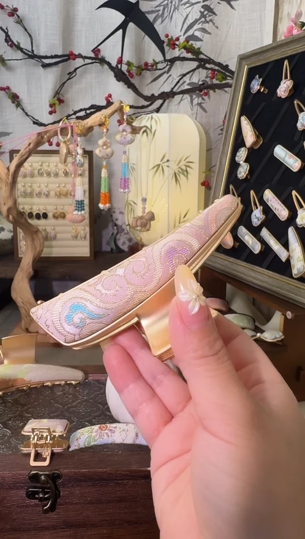 无锌合金八方来财大抓夹