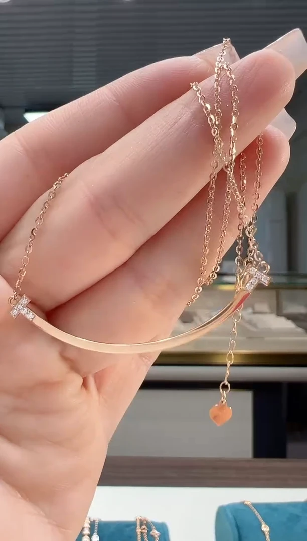 【闪购商品】钻石颈饰18K金镶嵌镶钻酒窝微笑项链K红