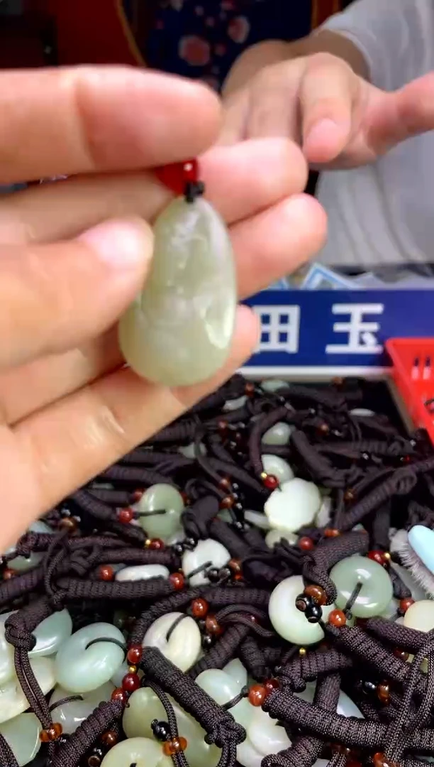 未镶嵌和田玉挂件1