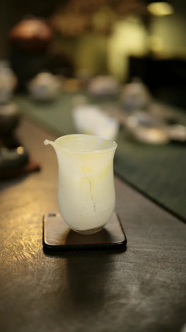 阿眠     沁白纯黄白游公道杯