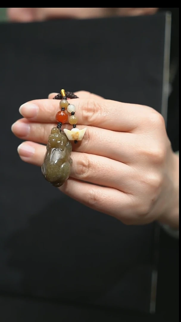 颈饰未镶嵌和田玉貔貅