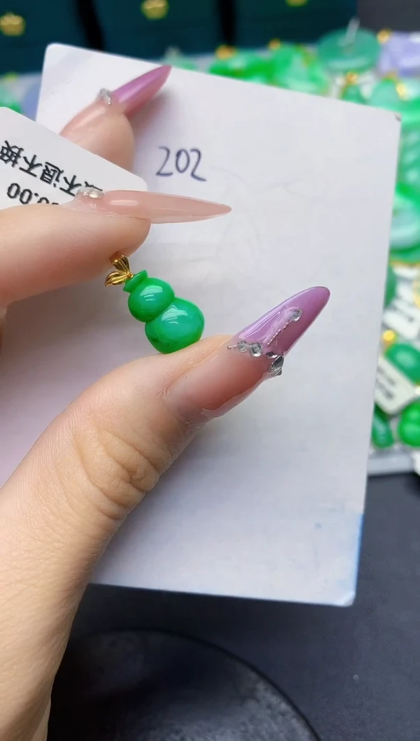 翡翠18K金镶嵌颈饰缅甸天然翡翠A货