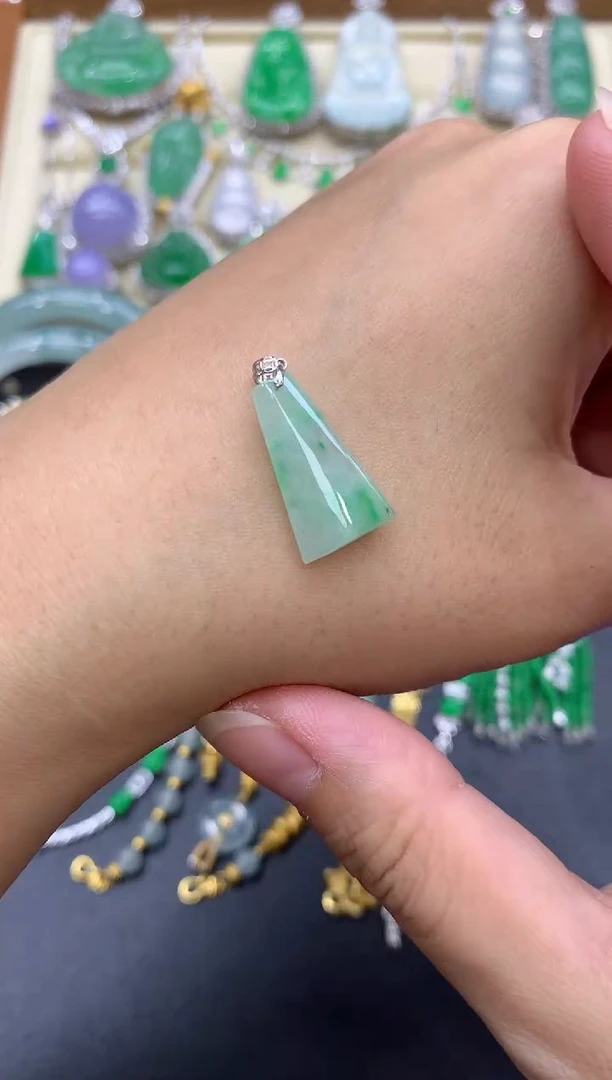 翡翠18K金镶嵌颈饰118-中国好珍宝