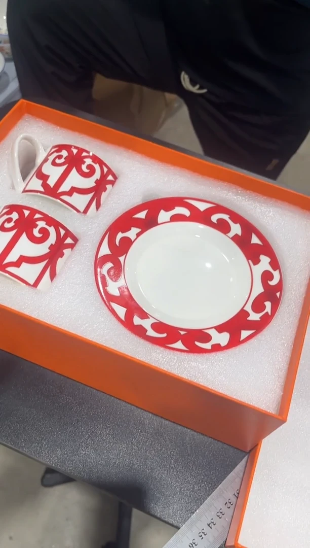 杯子骨瓷（原盒）咖啡杯碟套（两杯两碟）