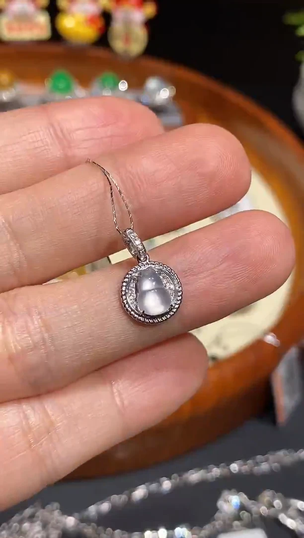 【闪购商品】翡翠颈饰18K金镶嵌吊坠