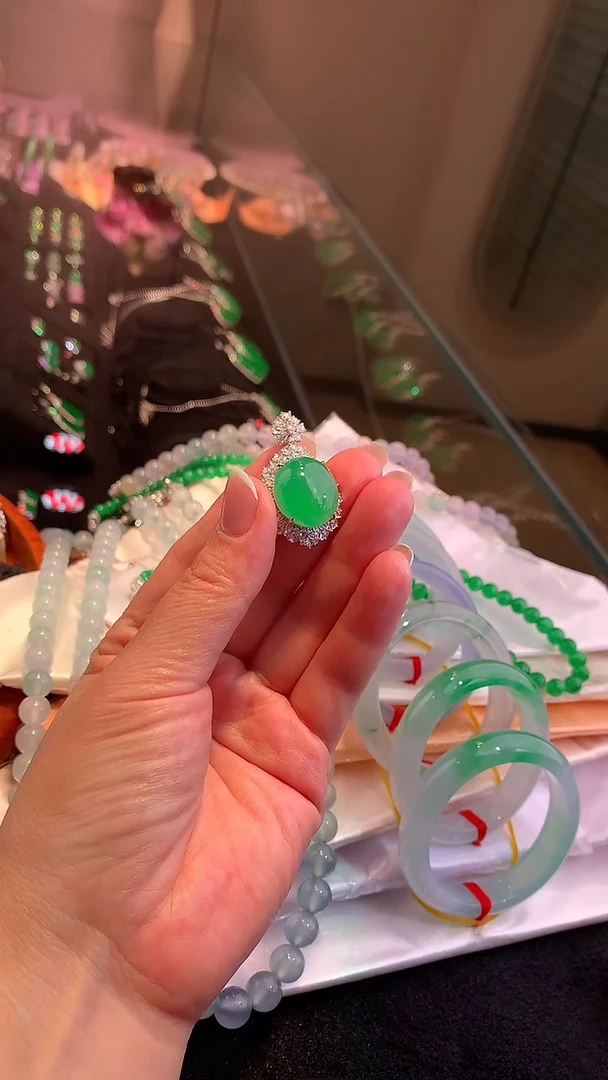 吊坠(不含链)18K金镶嵌翡翠吊坠