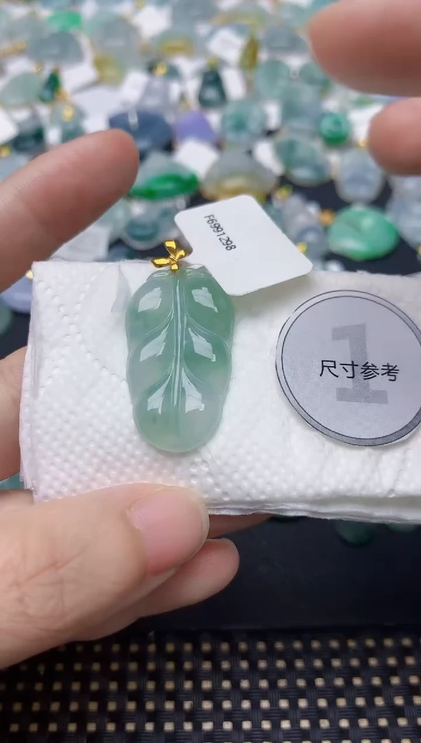 颈饰18K金镶嵌翡翠天然缅甸A货翡翠