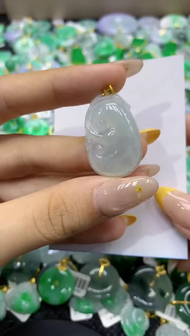 颈饰18K金镶嵌翡翠天然缅甸翡翠A货