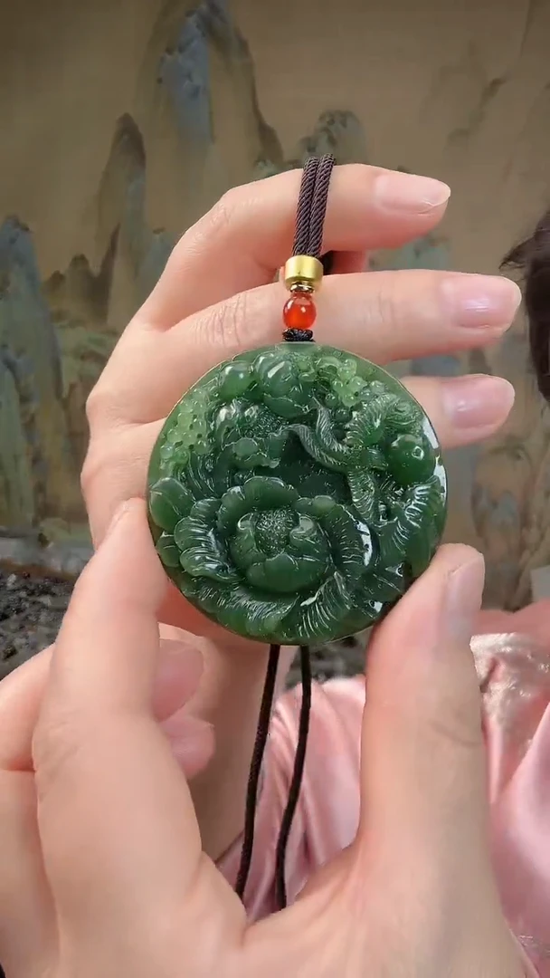 颈饰未镶嵌和田玉.