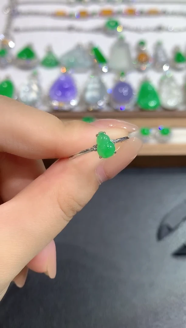 颈饰18K金镶嵌翡翠21-戒指