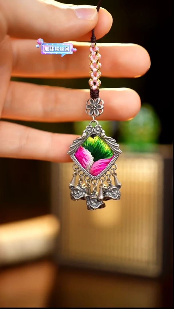 刺绣私人定制苗族手工W141